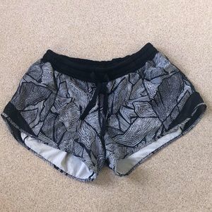 Lululemon 4” hotty hot shorts size 8